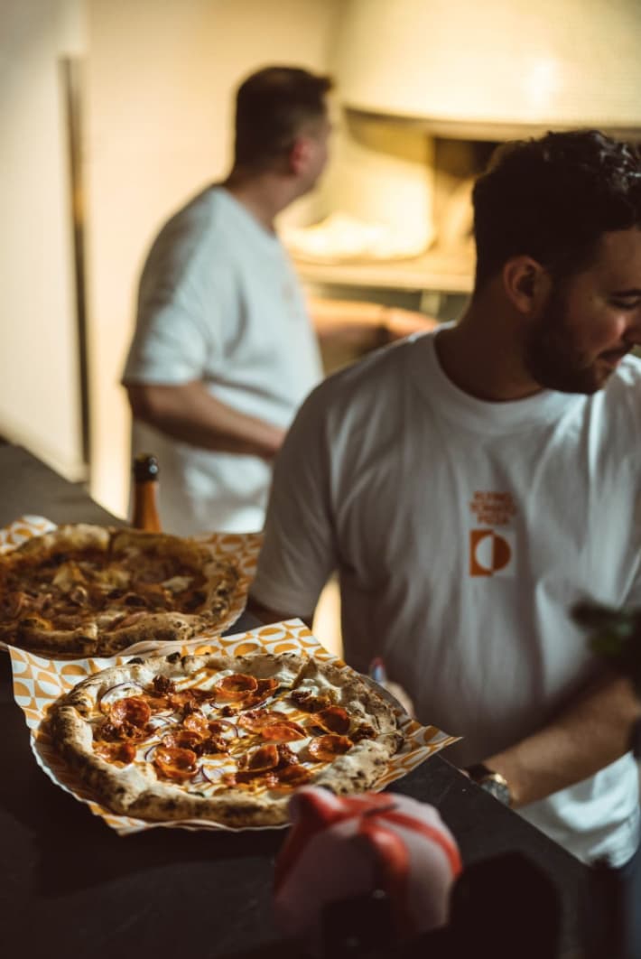 Flying Tomato Pizza